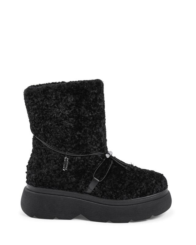 Modern Shearling Ankle Boot with Rubber Soles - 36 EU