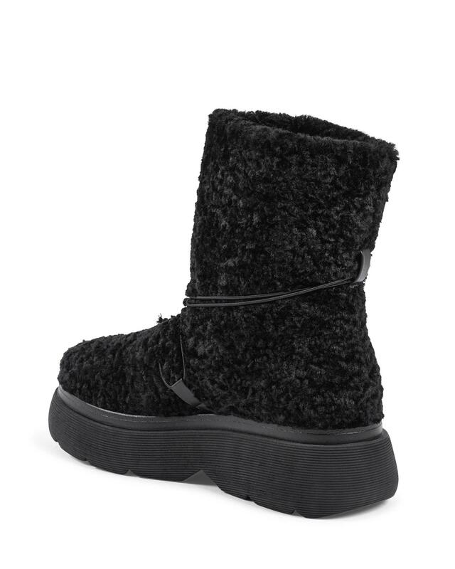 Modern Shearling Ankle Boot with Rubber Soles - 40 EU