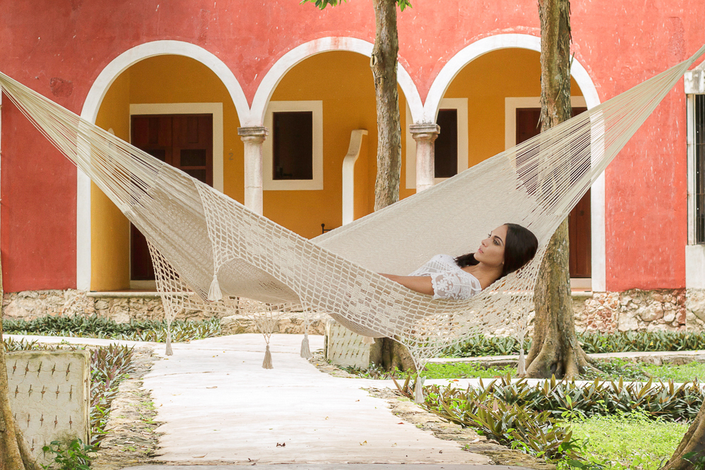 Mayan Legacy King Size Deluxe Outdoor Cotton Mexican Hammock in Cream Colour